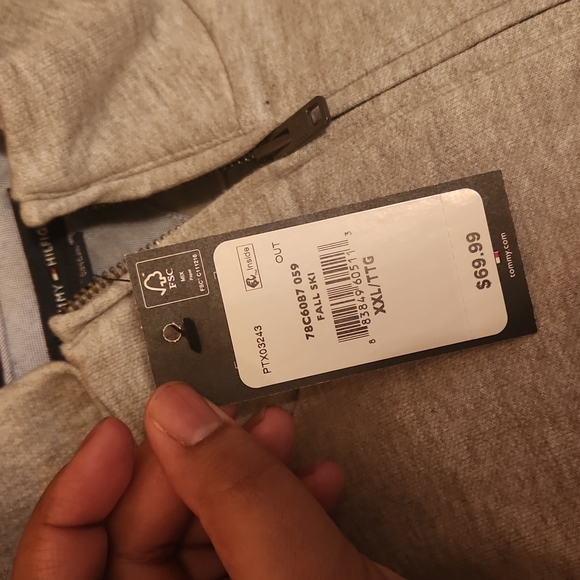 NWT Men's Tommy Hilfiger Half Zip Sweater - Picture 4 of 5